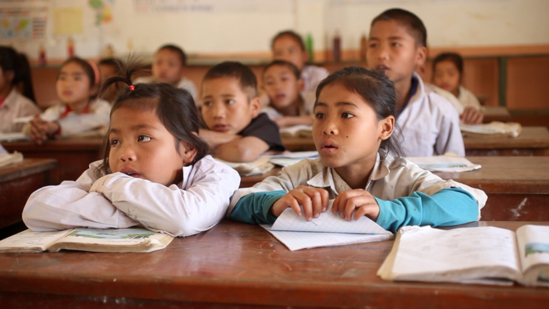 Credit/ALT text: Des élèves d'une école primaire au Laos. Credit: GPE/Stephan Bachenheimer